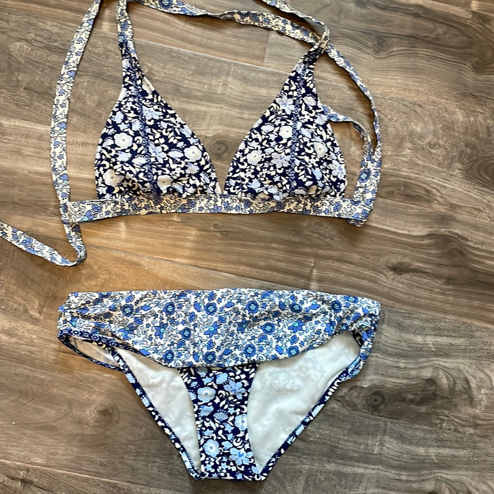 Jessica Simpson blue floral bikini size M.